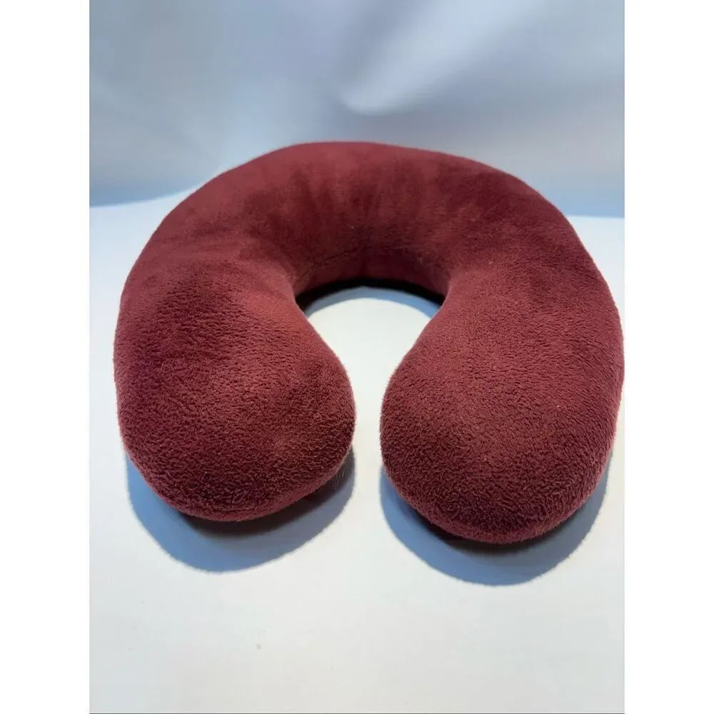Travel neck pillow